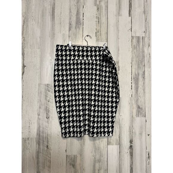 Checkered skirt - Picture 1 of 6